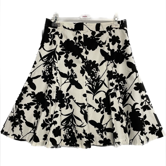 H&M Dresses & Skirts - H&M Off White & Black Floral A Line Cotton Skirt, Women’s Size 10